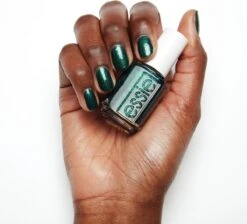 Essie Winter Collection Nagellak – 669 Under Wraps - Groene Glitter Nagellak -Maybelline Shop 1200x1086 35