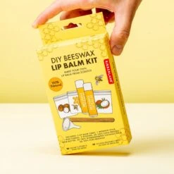 Kikkerland DIY Bijenwas Lip Balsem Kit - Maak Je Eigen Lippenbalsem - 100% Natuurlijk - Voor Twee Balsem Sticks 12 Kikkerland DIY Bijenwas Lip Balsem Kit - Maak Je Eigen Lippenbalsem - 100% Natuurlijk - Voor Twee Balsem Sticks -Maybelline Shop 1200x1200 634