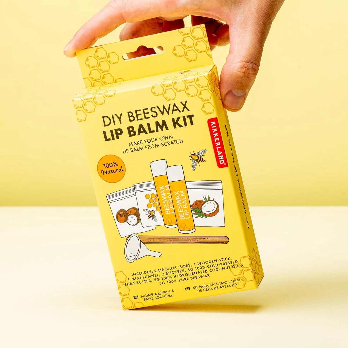 Kikkerland DIY Bijenwas Lip Balsem Kit - Maak Je Eigen Lippenbalsem - 100% Natuurlijk - Voor Twee Balsem Sticks 7 Kikkerland DIY Bijenwas Lip Balsem Kit - Maak Je Eigen Lippenbalsem - 100% Natuurlijk - Voor Twee Balsem Sticks - Afbeelding 5