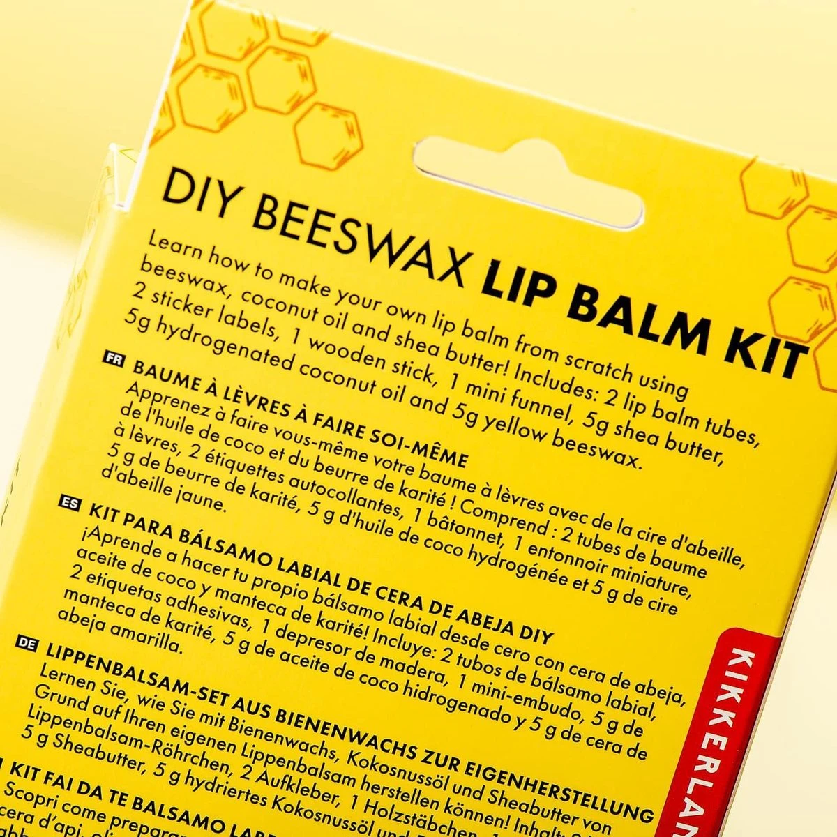 Kikkerland DIY Bijenwas Lip Balsem Kit - Maak Je Eigen Lippenbalsem - 100% Natuurlijk - Voor Twee Balsem Sticks 8 Kikkerland DIY Bijenwas Lip Balsem Kit - Maak Je Eigen Lippenbalsem - 100% Natuurlijk - Voor Twee Balsem Sticks - Afbeelding 6