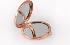 Merkloos Blossom Roségoud Make-up Spiegel | Compacte Zakspiegel Met Gepersonaliseerde Naam | Make Up Spiegel - Zakspiegel - Tas Spiegel - Hand Spiegel - Mini Spiegel - Kleine Spiegel 7 Merkloos Blossom Roségoud Make-up Spiegel | Compacte Zakspiegel Met Gepersonaliseerde Naam | Make Up Spiegel - Zakspiegel - Tas Spiegel - Hand Spiegel - Mini Spiegel - Kleine Spiegel -Maybelline Shop 1200x771 3