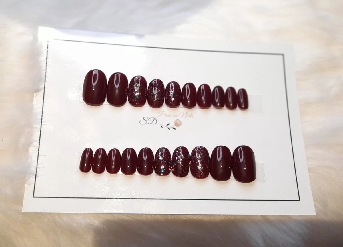 SD Press On Nails - B-Series - Plaknagels - Nagelset 20 Nagels - B72 - Rood - Gellak - Nagellak - Korte Ronde Nageltips - Nepnagels Met Lijm - Kunstnagels - Nail Art - Handmade - Valse Nagels - Nagelvijl - Accessoires - Korte Nagels - Glitter 4 SD Press On Nails - B-Series - Plaknagels - Nagelset 20 Nagels - B72 - Rood - Gellak - Nagellak - Korte Ronde Nageltips - Nepnagels Met Lijm - Kunstnagels - Nail Art - Handmade - Valse Nagels - Nagelvijl - Accessoires - Korte Nagels - Glitter - Afbeelding 2