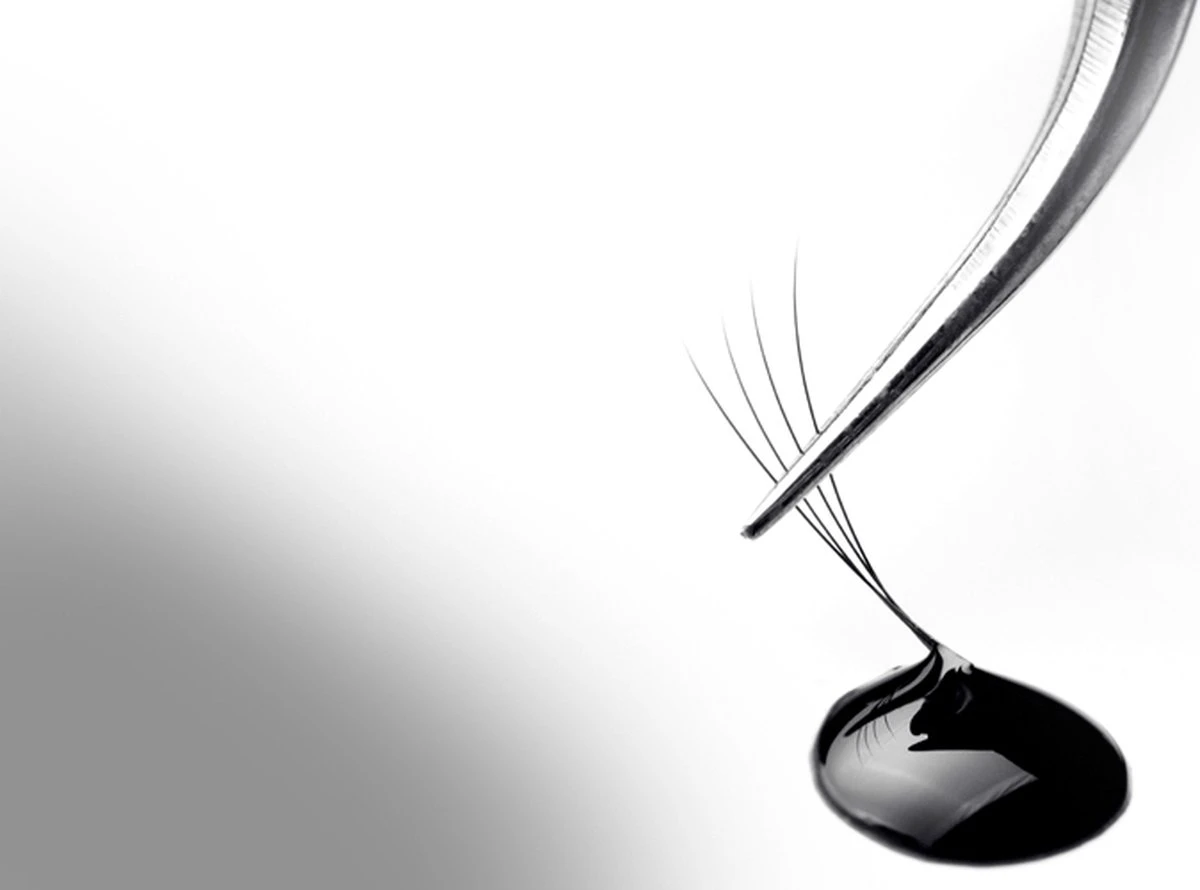 Lavertu Cosmetics - Wimperlijm - Wimperextensionslijm - 0.5-1sec Droogtijd - Langhoudend - Geen Irritatie - 9 Weken Retentie - Te Gebruiken In Moeilijke Omgevingsfactoren - 10ML 4 Lavertu Cosmetics - Wimperlijm - Wimperextensionslijm - 0.5-1sec Droogtijd - Langhoudend - Geen Irritatie - 9 Weken Retentie - Te Gebruiken In Moeilijke Omgevingsfactoren - 10ML - Afbeelding 2