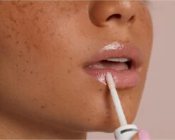 Labello Caring Lip Oil Clear Glow - 5.5 Ml 14 Labello Caring Lip Oil Clear Glow - 5.5 Ml -Maybelline Shop 1200x962