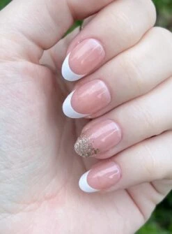 Merkloos Ronde French Nagels - Plaknagels - Nepnagels - Plaktabs - Wit -Maybelline Shop 886x1200 1