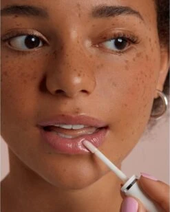 Labello Caring Lip Oil Clear Glow - 5.5 Ml 13 Labello Caring Lip Oil Clear Glow - 5.5 Ml -Maybelline Shop 962x1200